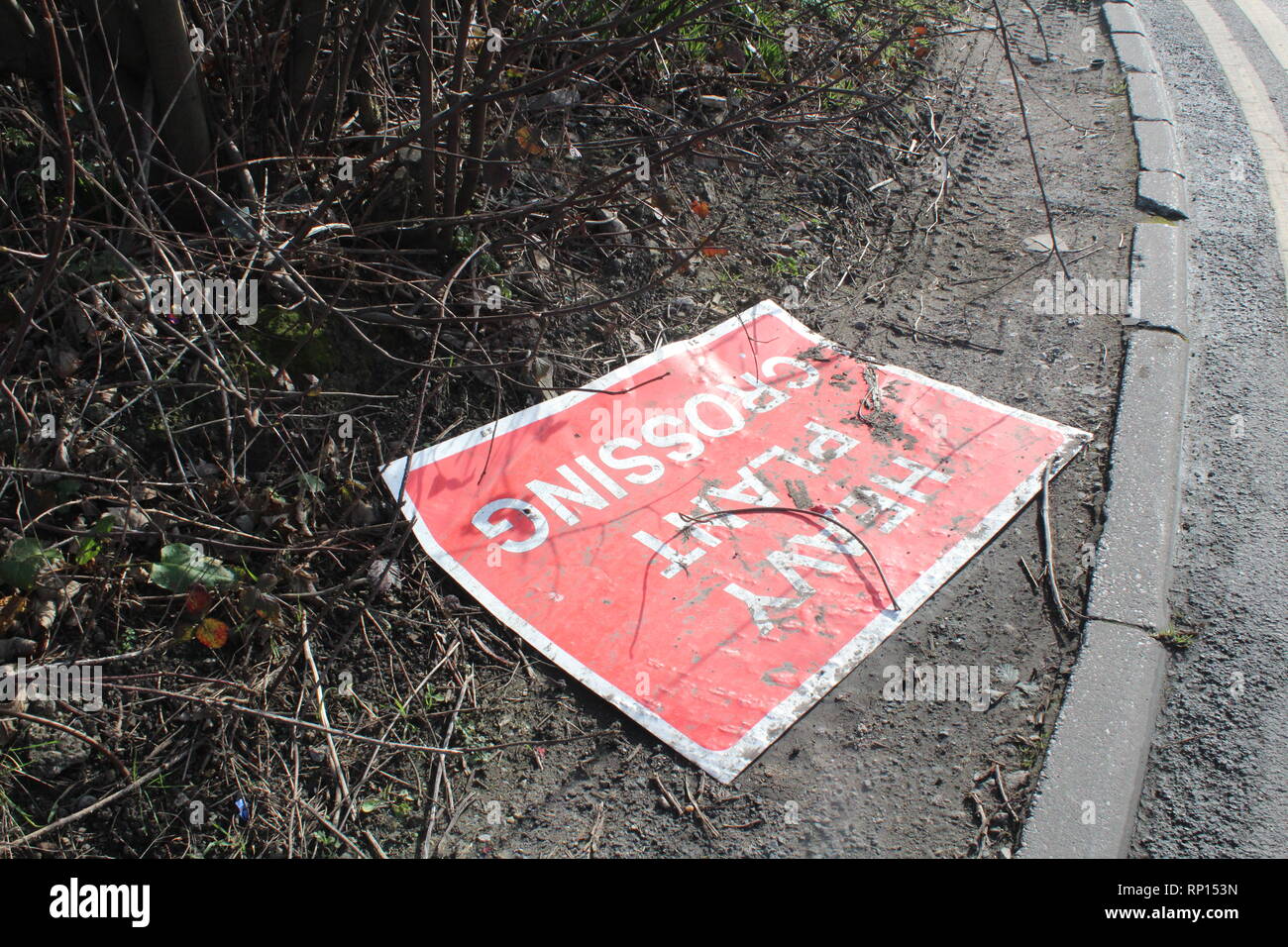 Impianto pesante segno schiacciato dalle ruote del carrello Foto Stock