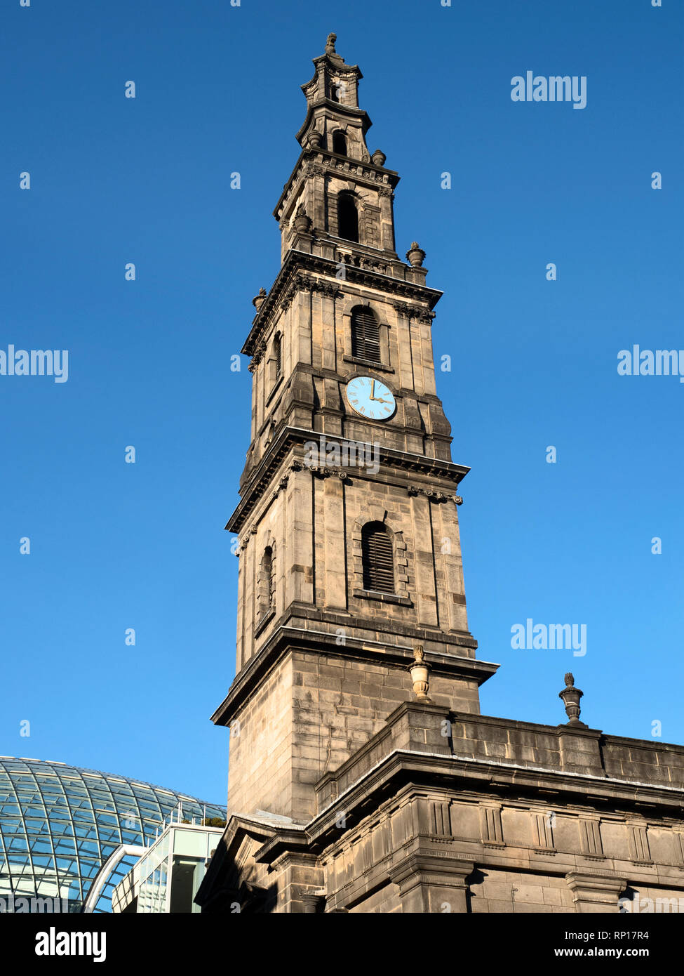 Chiesa della Santa Trinità di Clock Tower Leeds West Yorkshire Inghilterra Foto Stock