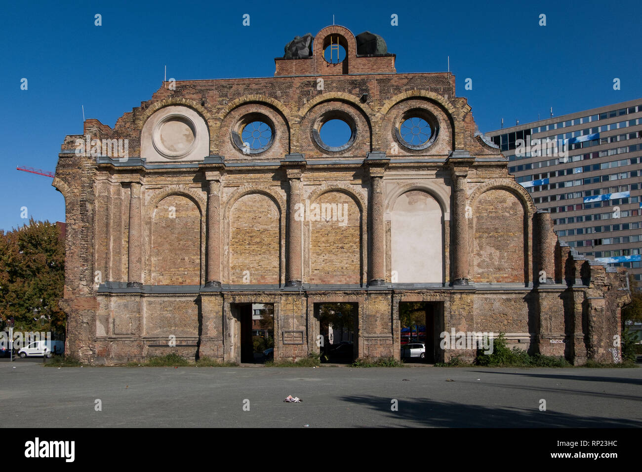 I resti della vecchia stazione ferroviaria Anhalter Bahnhof di Berlino, Germania. Foto Stock