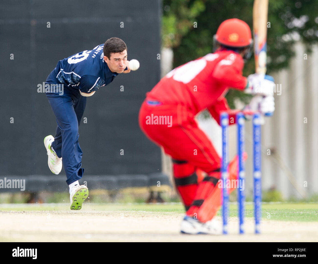 Muscat Oman. Xx Febbraio 2019. Pic mostra: Scozia Ruaidhri Smith bocce come Oman in maniera esauriente battere Scozia da 93 va a legare il 3 corrispondono 50 su serie. Credito: Ian Jacobs/Alamy Live News Foto Stock