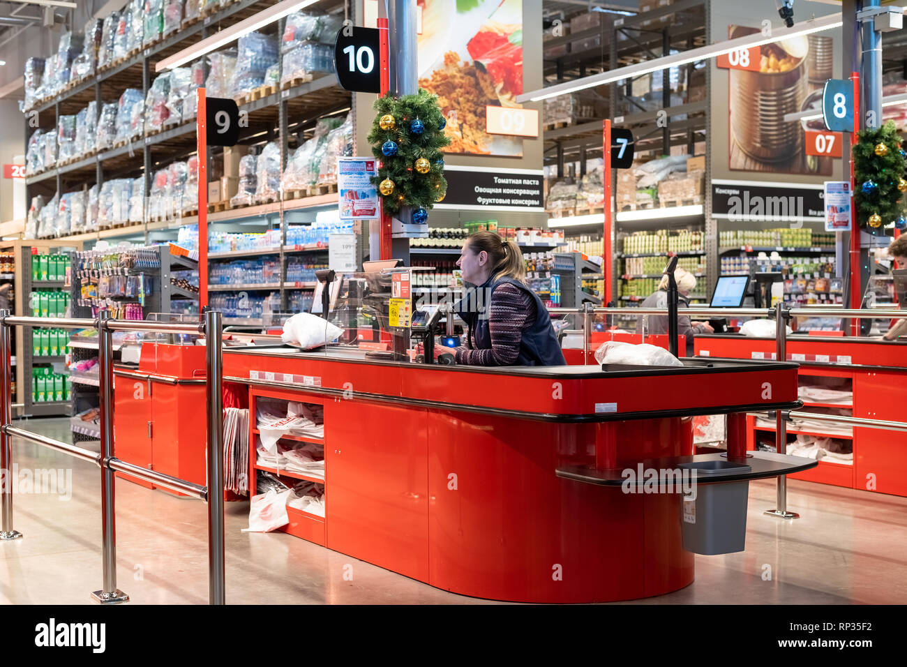 Mosca, Russia - 14 gennaio. 2019. Le biglietterie di Selgros Cash and Carry in Zelenograd Foto Stock