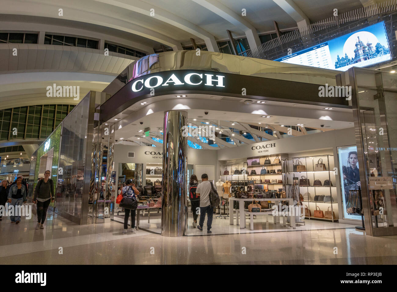 Un Pullman New York retail outlet (borse donna) in Aeroporto Internazionale  di Los Angeles (LAX), California, Stati Uniti Foto stock - Alamy