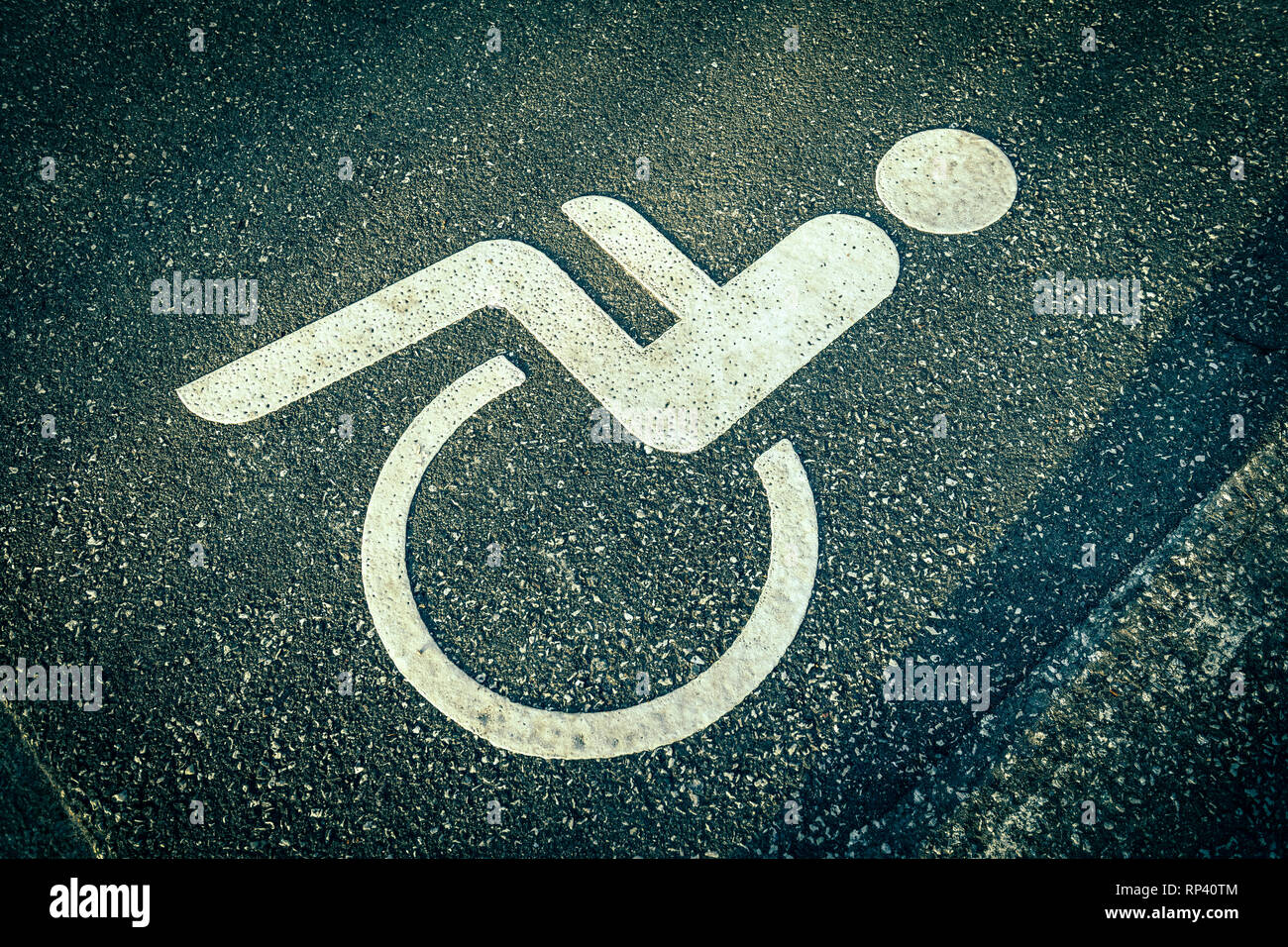 Lo spazio di parcheggio per i disabili, Behindertenparkplatz Foto Stock
