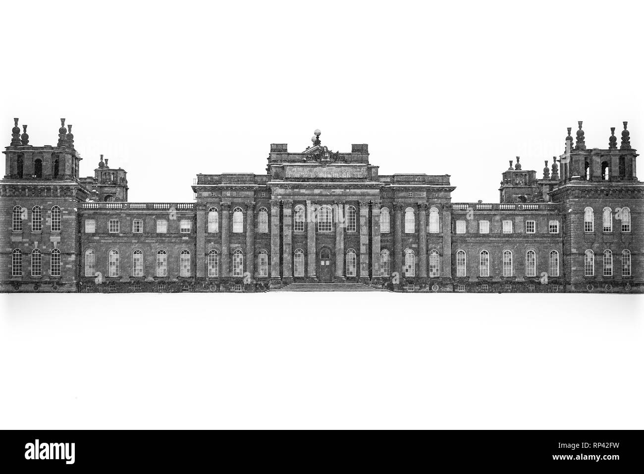 Il Palazzo di Blenheim e. La facciata frontale e prati del Palazzo di Blenheim nella neve - bianco e nero. Il Palazzo di Blenheim a Woodstock, Oxfordshire, Inghilterra Foto Stock