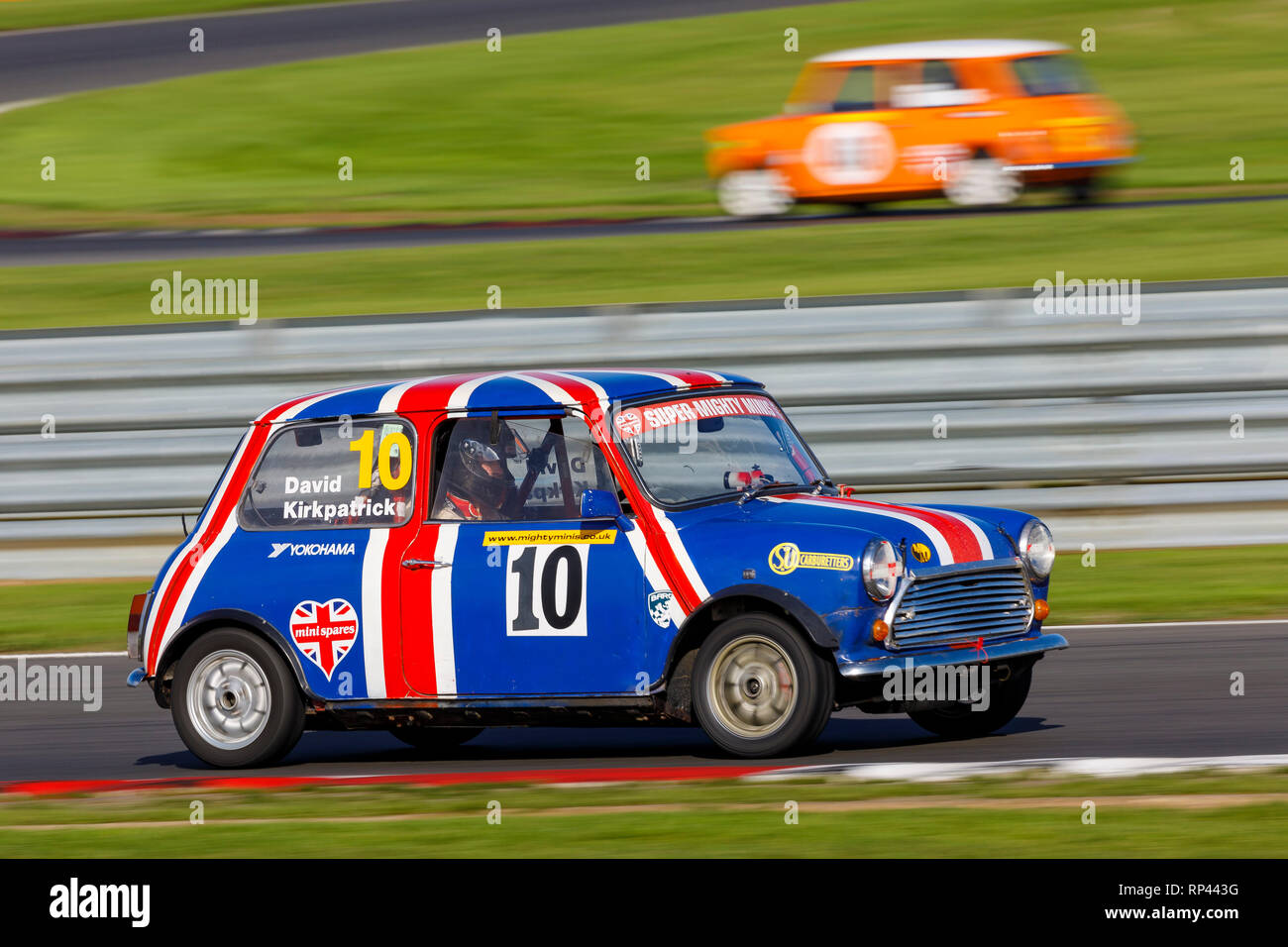 David Kirkpatrick nella sua super potente Minis gara di Campionato concorrente a Snetterton 2018, Norfolk, Regno Unito. Foto Stock