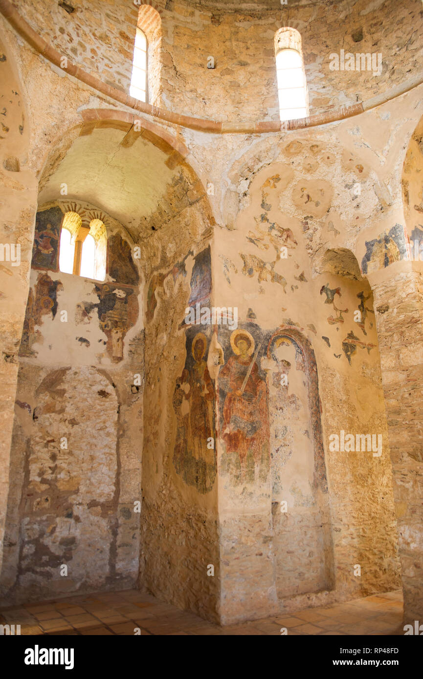 Pittura antica all'interno di una chiesa bizantina, la vecchia città di Mistra, del Peloponneso, della Grecia Foto Stock