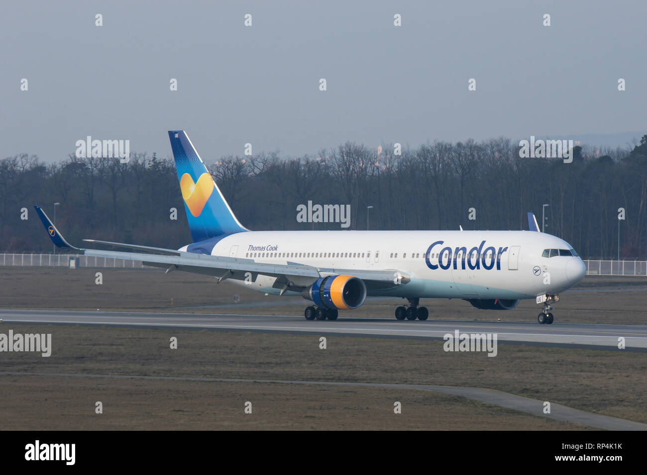 D-ABUE Boeing 767 di Condor compagnia aerea l'atterraggio all'aeroporto di Francoforte in Germania su 07/02/2018 Foto Stock