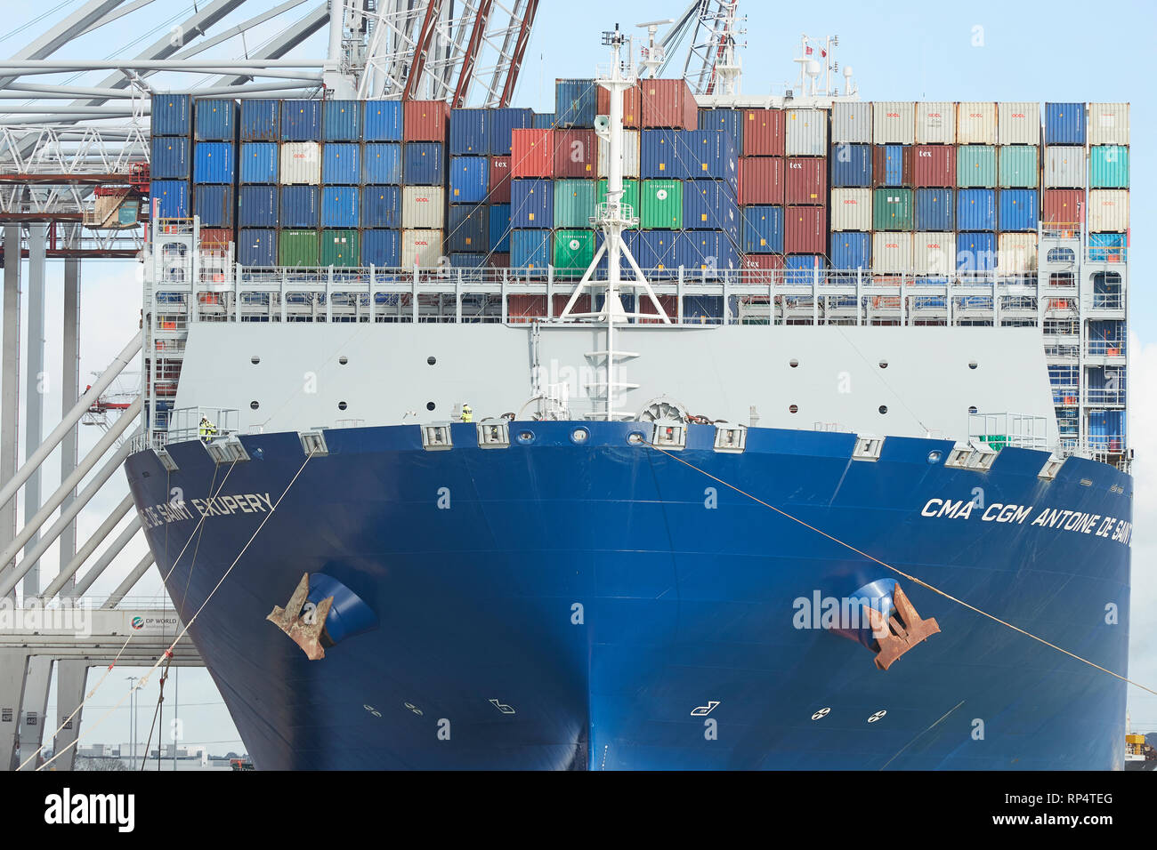 Il contenitore Ultra-Large Nave, CMA CGM Antoine de Saint Exupery, uscire il Southampton Container Terminal, Hampshire, Regno Unito. Il 19 febbraio 2019. Foto Stock