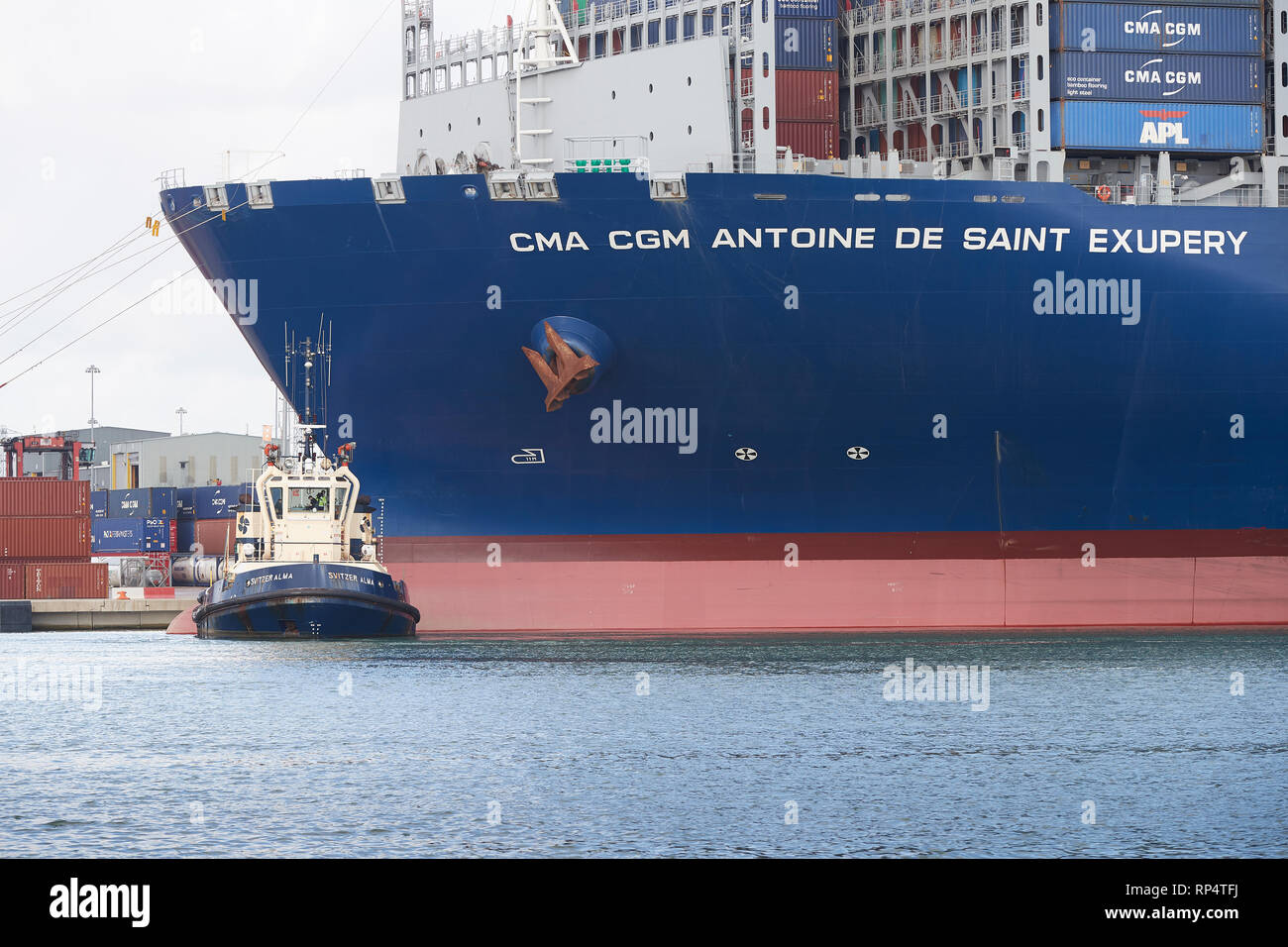 Il contenitore Ultra-Large Nave, CMA CGM Antoine de Saint Exupery, uscire il Southampton Container Terminal, Hampshire, Regno Unito. 19 Febbraio 2019 Foto Stock