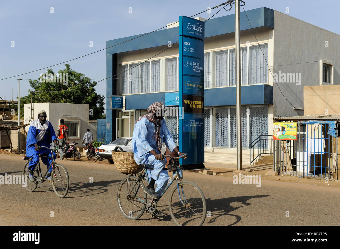 Il BURKINA FASO , Dori, Eco Bank e di trasferimento di denaro di Western Union, Ecobank incorporato transnazionale (ETI) è un tegame banca africana, fondata 1985 in Togo, oggi in 25 paesi africani, operativo offre micro-finanza troppo Foto Stock