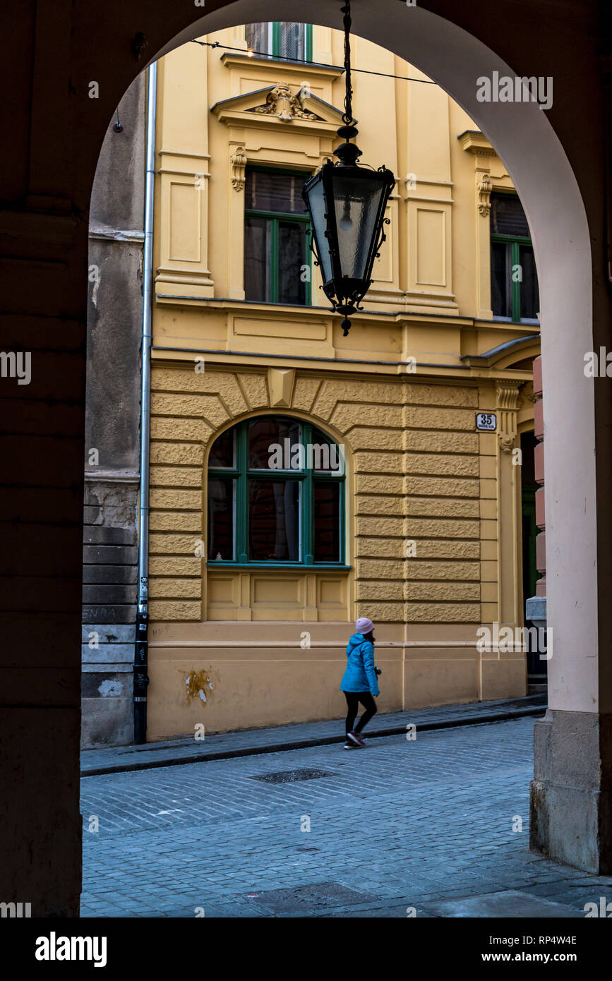 Vista attraverso un arco di Radiceva Street, Gradec, Città Alta, Zagabria, Croazia Foto Stock