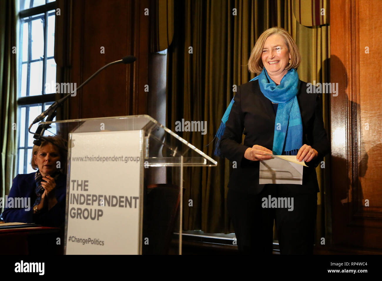 Sarah Wollaston visto durante la conferenza stampa. Ex deputati conservatori Anna Soubry, Sarah Wollaston e Heidi Allen sono visto in occasione di una conferenza stampa dopo aver lasciato il partito per il gruppo indipendente. Foto Stock