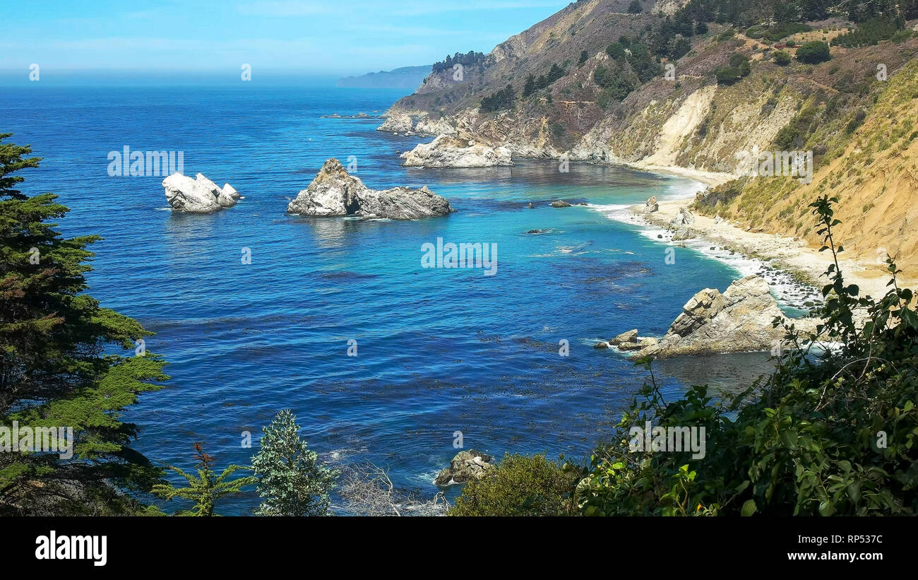 Big Sur Costa guardando a nord a julia pfeiffer burns state park sulla costa della California a Big Sur Foto Stock