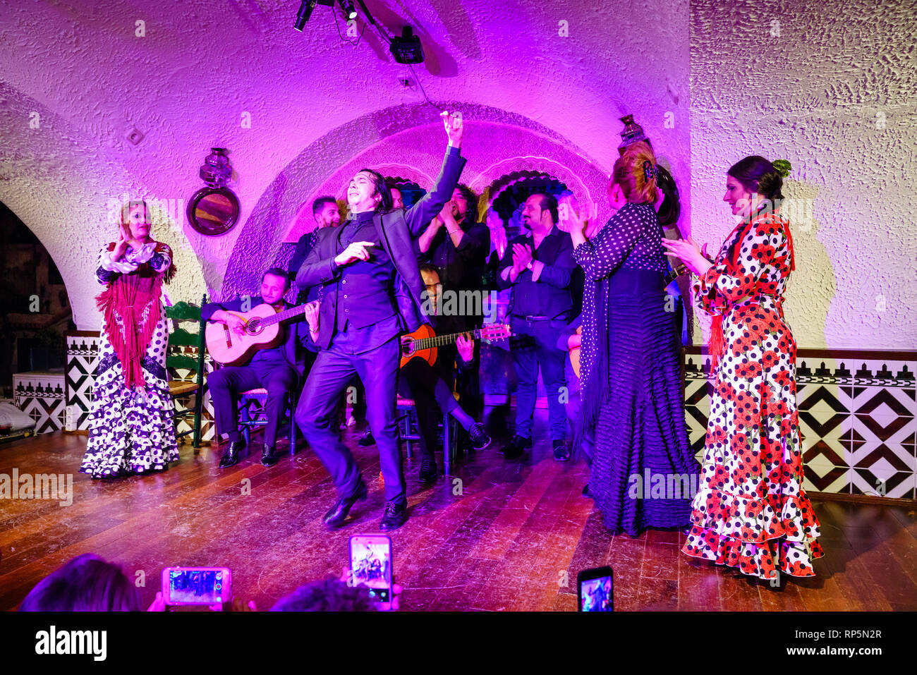 Barcellona, Spagna, 24 Aprile 2017: Flamenco tradizionale prestazioni a un club di Barcellona, Spagna Foto Stock