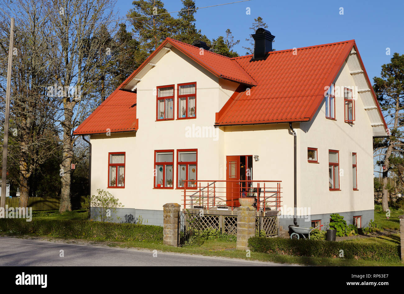 Biagio, Svezia - 12 Maggio 2016: vista esterna di un unica famiglia casa situata nella provincia di Gotland.. Foto Stock