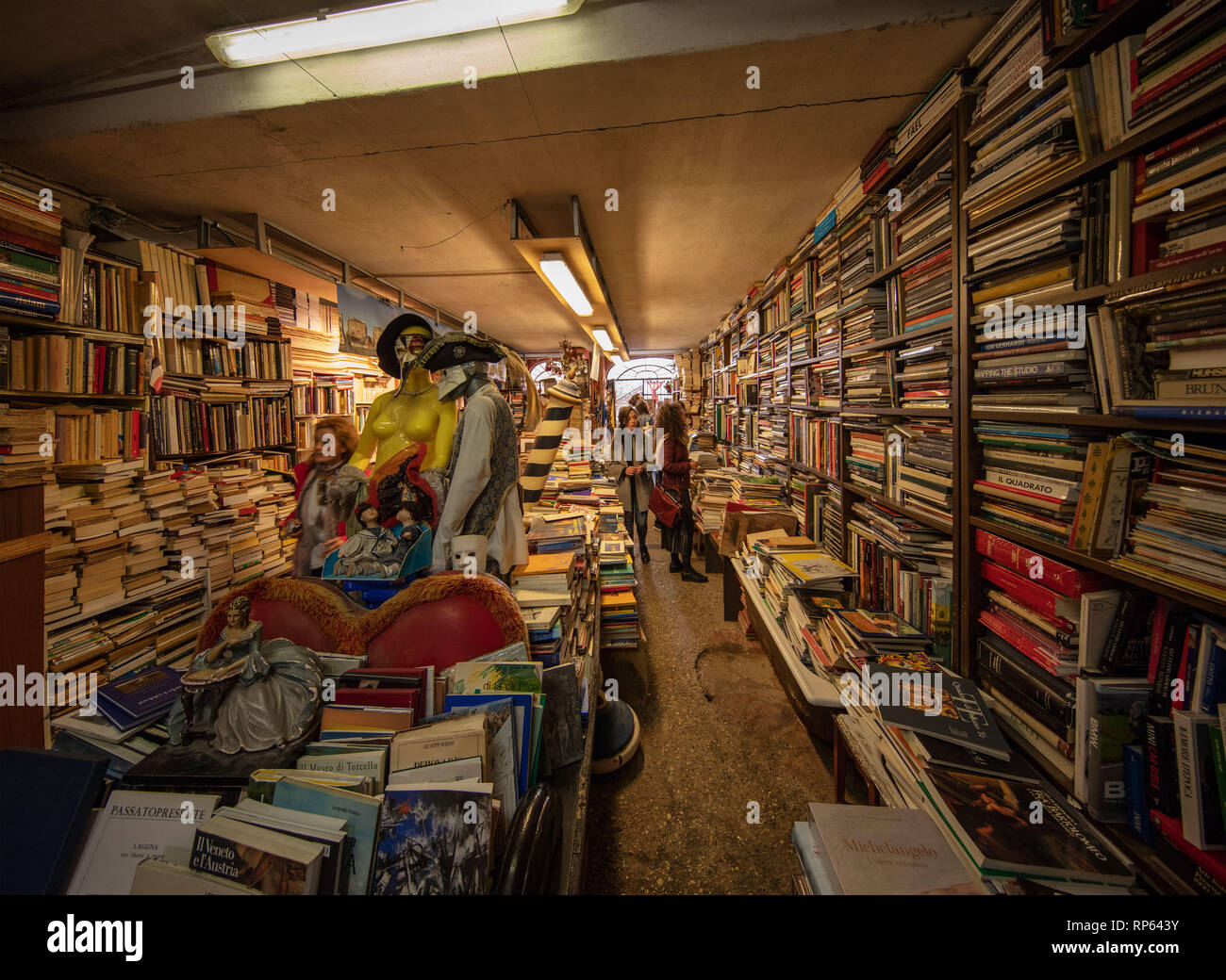 Uno dei venice grande po' trova è l'Aqua Alta bookshop. Foto Stock