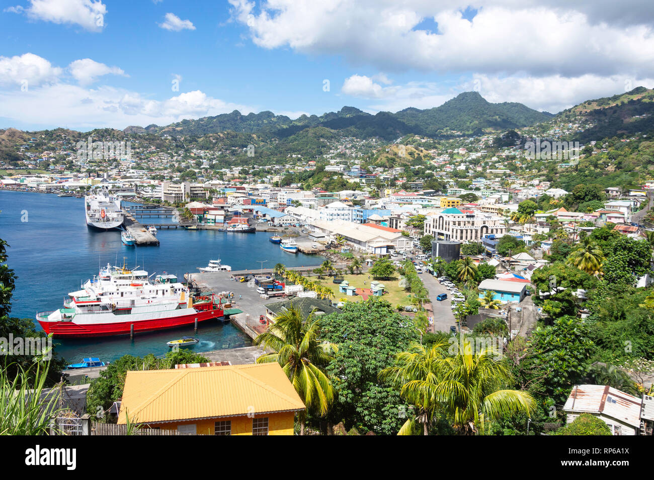 Vista del porto e città da Sion Hill,, Kingston, Saint Vincent e Grenadine, Piccole Antille, dei Caraibi Foto Stock