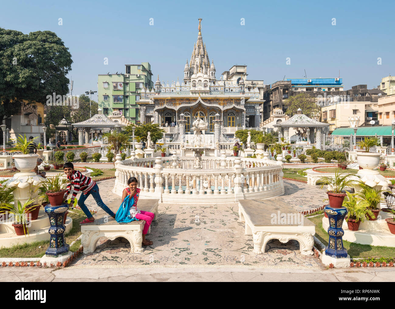 Calcutta tempio Jain (chiamato anche Tempio Parshwanath o Sheetalnath ji e giardini) è un tempio Jain a Badridas Temple Street e un grande tour Foto Stock