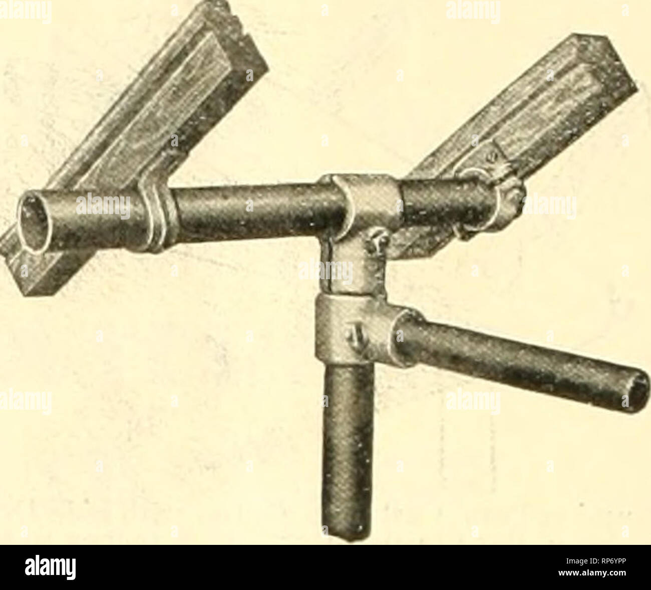 . Il fiorista americana : un giornale settimanale per il commercio. Floricoltura; fioristi. Ovtuc-r. Ho ERE sono due structnral com- binations che non può essere battuto. I -diminuiscono di ombra e di aumentare la resistenza-hanno il doppio della vita cf la casa. Vedere pagina 9 Handy Hand Book per Ice-Cleaiing gronda combinazione piastra; Pagine 15 e 16 per l'arco Gigante, che il signor Weiss, Hatboro, Pa., dice "è una torre di forza." Signore & Burnham Co. 1133 Broadway, New York. JohnA.Payne serra Progettista e costruttore 260-274 Culver Avenue, Jersey City, N. J. TELAIO IN FERRO SEMI-telaio in ferro travatura del tetto del telaio di legno MAT Foto Stock
