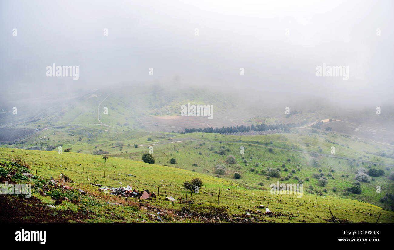 Il confine Israeli-Syrian come ween dal Monte Bental delle alture del Golan. Foto Stock