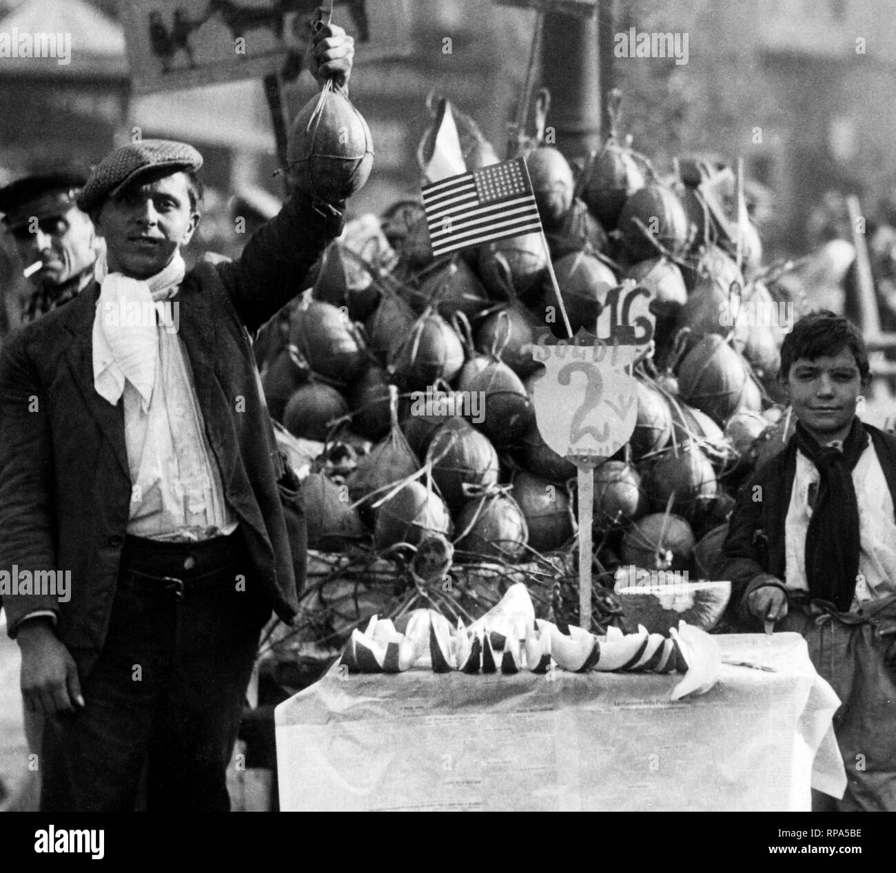 Napoli, venditori ambulanti di meloni, 1947-1950 Foto Stock