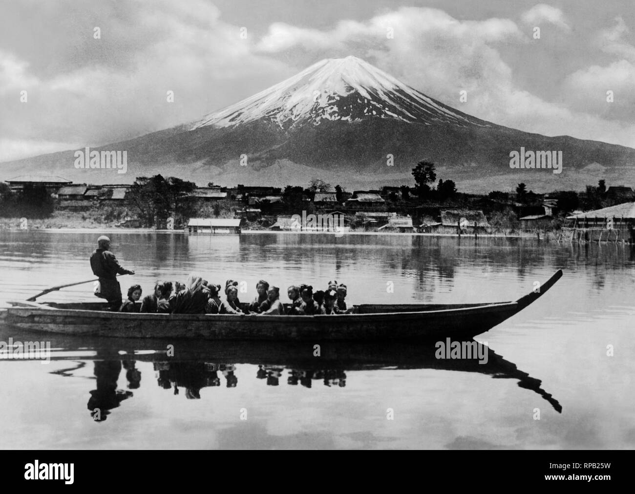 Giappone, vista del Monte Fuji-ama, 1920-30 Foto Stock