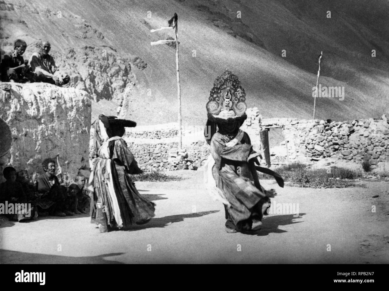 Asia, India, Tibet, lama danze nel monastero di tabo in spiti valley, 1920-30 Foto Stock
