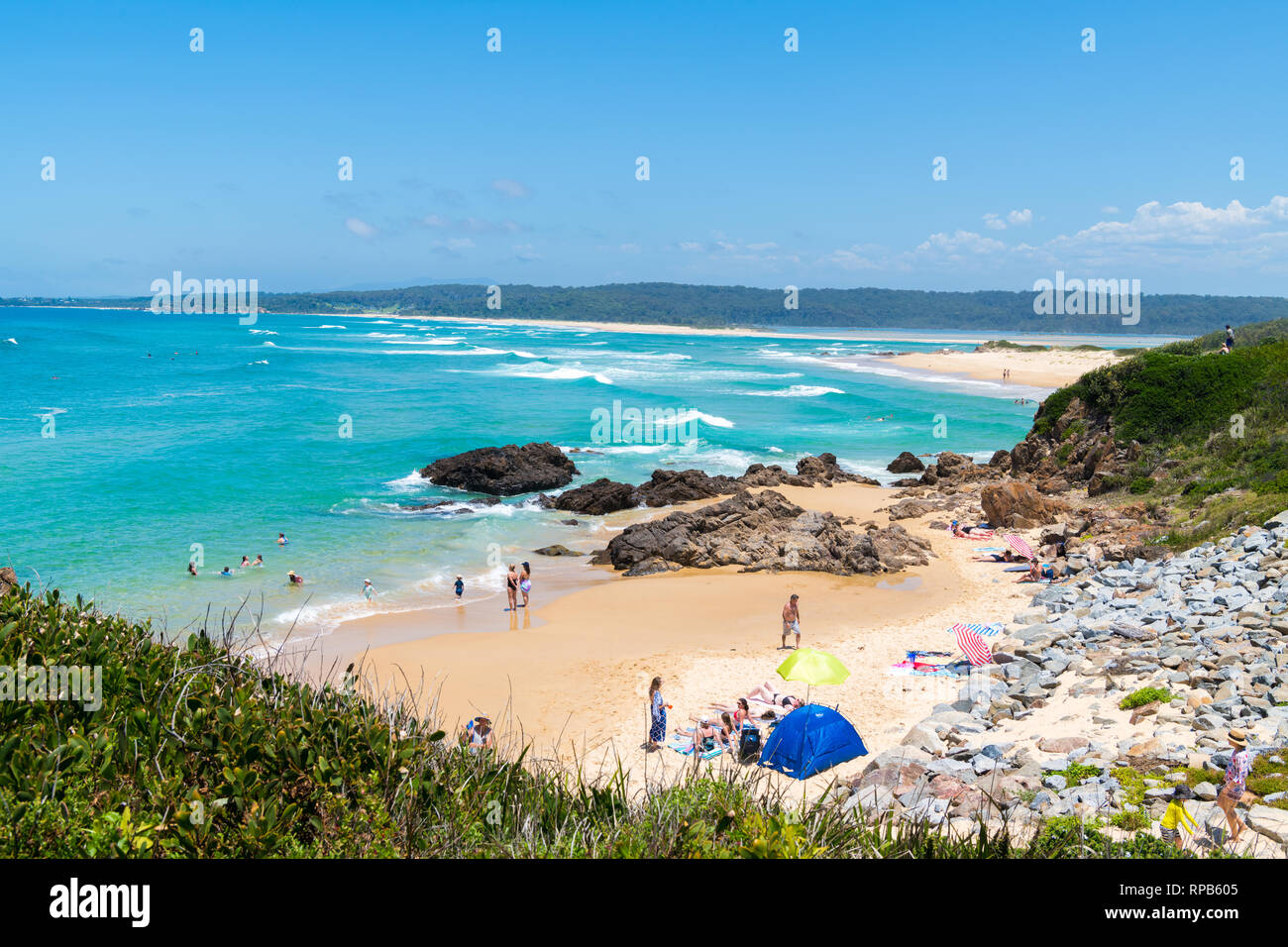 One Tree Point Beach, NSW, Australia-Dec 26, 2018: persone godendo il sole in corrispondenza di un punto della struttura Spiaggia, Eurobodalla, un meraviglioso lungomare fuga Foto Stock