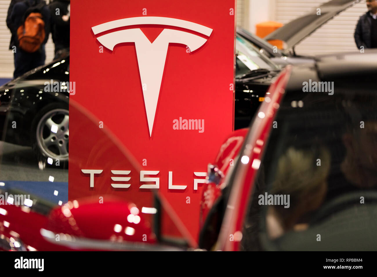 LONDON, Regno Unito - 15 febbraio 2019: Tesla marca auto in mostra presso il Classic car show Foto Stock