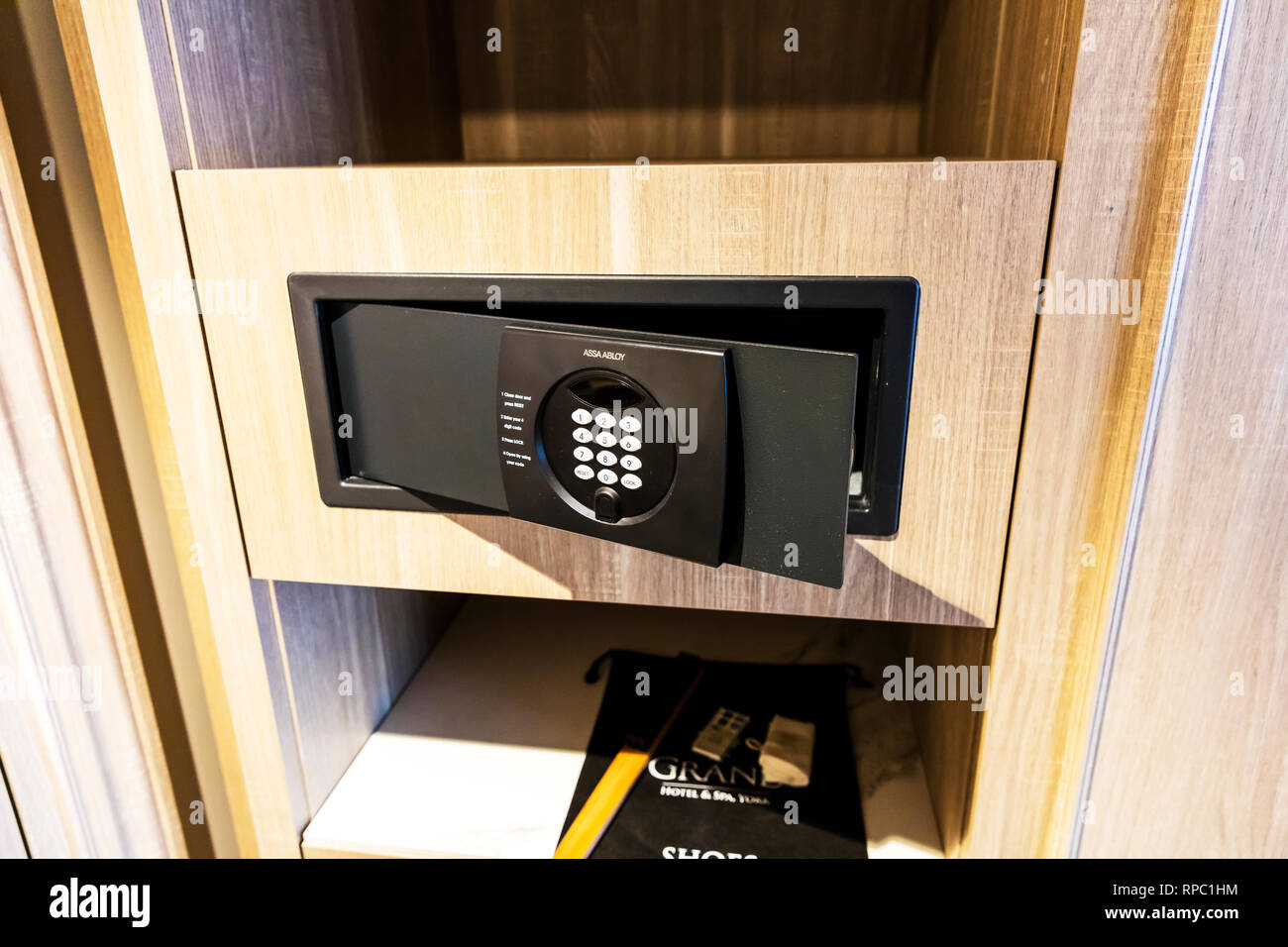 Cassetta di sicurezza Cassetta di sicurezza elettronica, sicurezza dell'albergo, hotel cassaforte elettronica, pulsante safe, hotel cassaforte, sicuro, sicurezza, sicurezza vacanze, ASSA ABLOY, sicuro Foto Stock