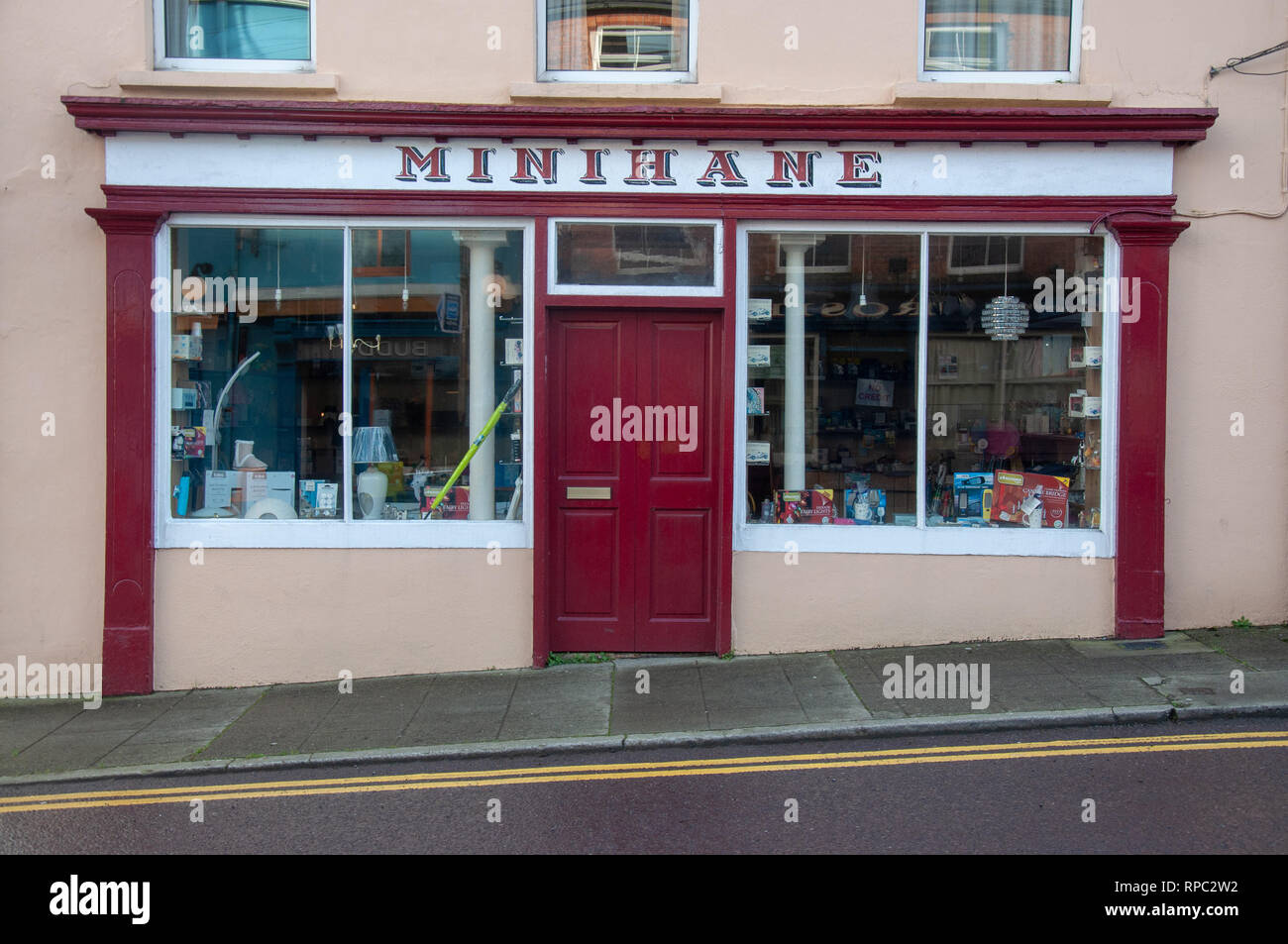 Bar tradizionale Minihane in main street, Ballydehob, West Cork, Irlanda. Foto Stock