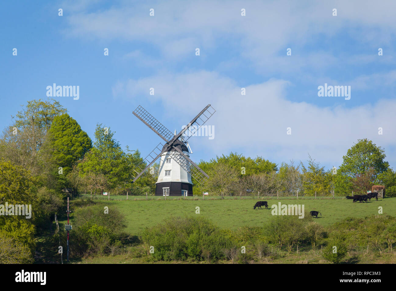 Il mulino a vento di Cobstone sopra il villaggio di Turville, Buckinghamshire. Foto Stock