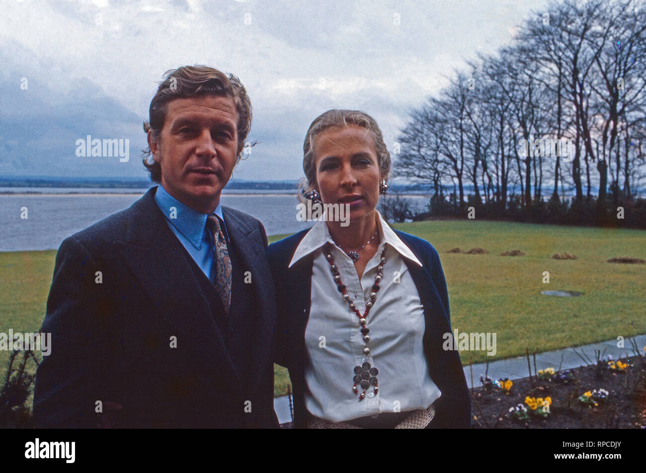 Albert Darboven mit Ehefrau Edda, geb. Prinzessin von Anhalt ad Amburgo, Deutschland 1975. Albert Darboven con sua moglie Edda, nee Princess von Anhalt a Amburgo, Germania 1975. Foto Stock