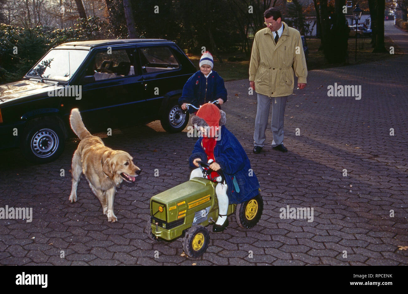 Der Kinder Christian Ludwig und Irina von Preußen und deren Vater Christian Sigismondo, Deutschland 1991. I figli Christian Ludwig e Irina della Prussia e il loro padre Christian Sigismondo, Germania 1991. Foto Stock