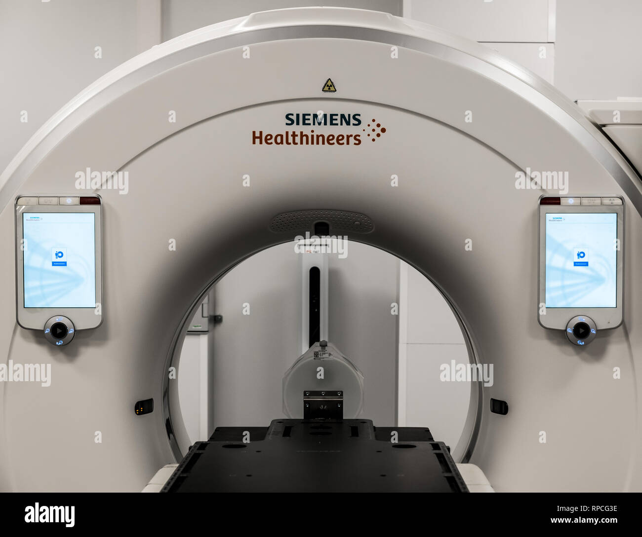 Auderghem, Bruxelles / Belgio - 02 18 2019: x-ray per computer tomografie scansione CT diagnostica nell'ospedale CHIREC Foto Stock