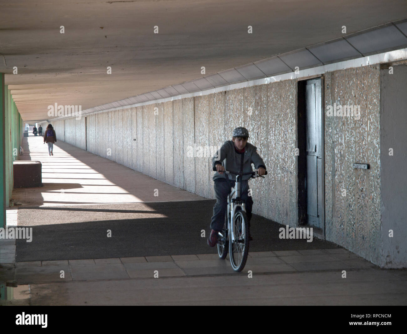Il lungomare sottopassaggio in Hastings, East Sussex Foto Stock