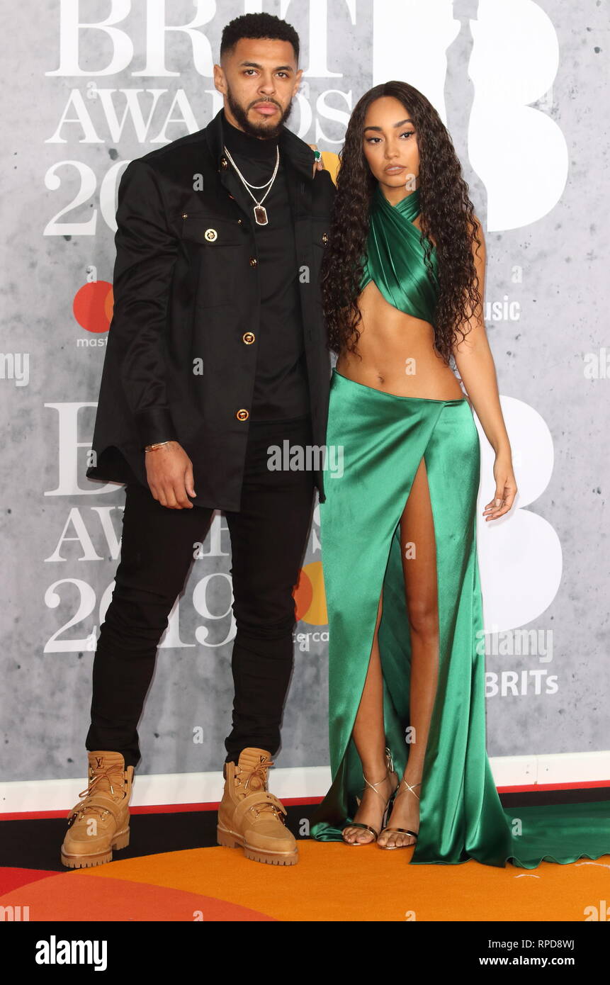 Andre grigio e Leigh Anne Pinnock sono visti sul tappeto rosso durante il Brit Awards 2019 all'O2, Penisola Square a Londra. Foto Stock