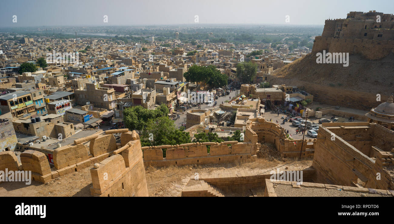 Edifici in città visto da Jaisalmer Fort, Jaisalmer, Rajasthan, India Foto Stock