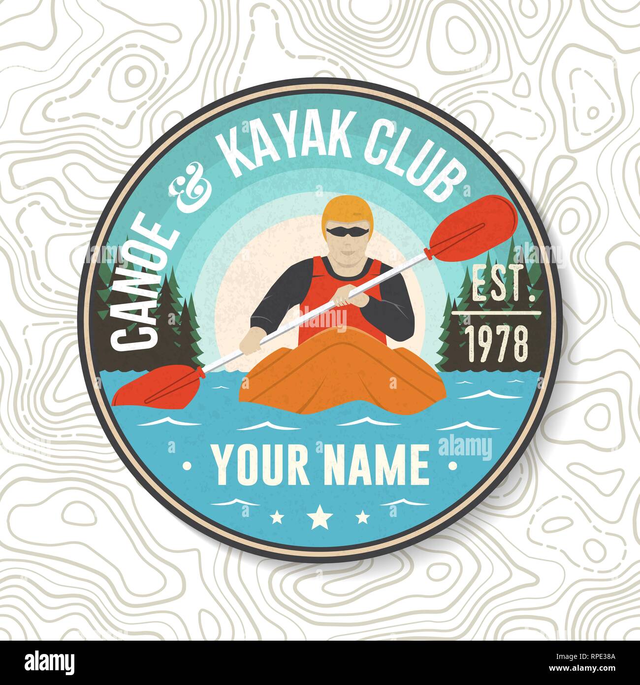 Canoa e Kayak Club patch. Vettore. Concetto di t-shirt, stampare il timbro o il raccordo a t. Vintage design tipografia con silhouette di kayaker. Extreme sport d'acqua. Outdoor adventure emblemi, kayak patch. Illustrazione Vettoriale