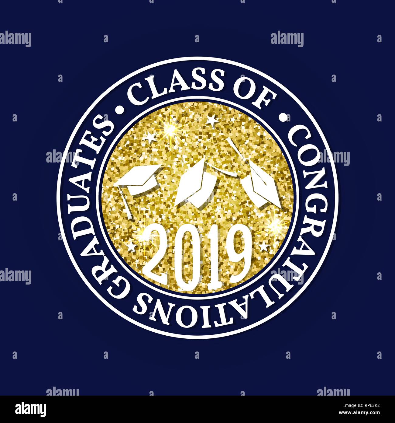 Classe Vector di 2019 badge. Concetto di camicia, stampare, guarnizione, una sovrapposizione o un timbro, saluto, scheda di invito. Design con cappuccio di graduazione e testo di classe. Illustrazione Vettoriale