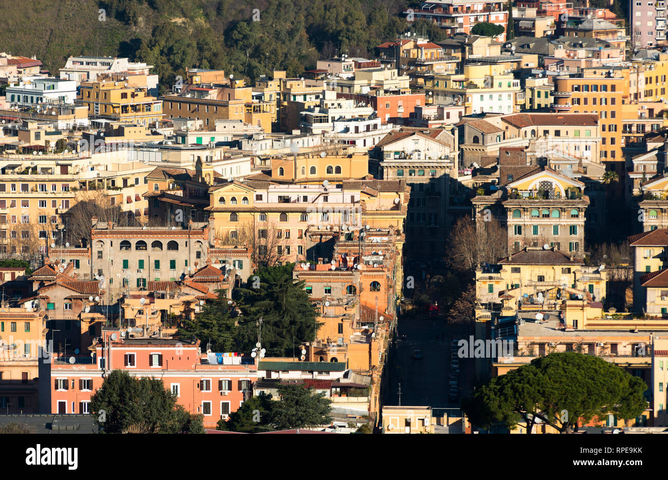 Roma proliferazione urbana visto dalla parte superiore della cattedrale di San Pietro. Città del Vaticano, Roma, Italia. Foto Stock