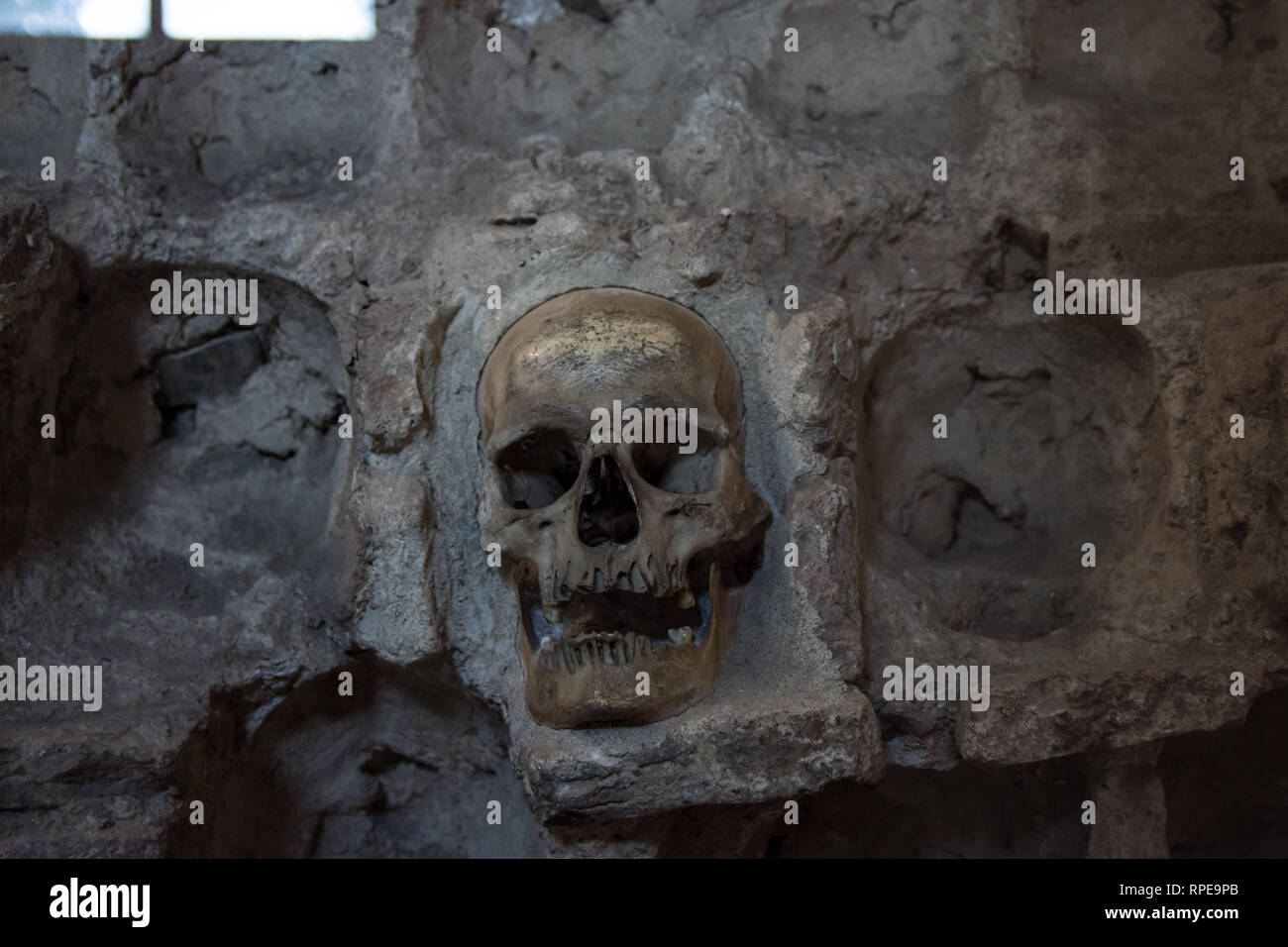 Monumento dalla prima sollevazione serba 1809. costruito da Bagno turco da teschi di morti serbo. La torre del cranio Foto Stock