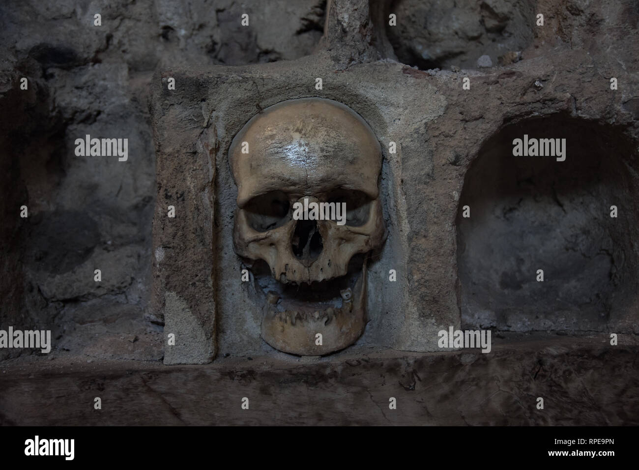 Monumento dalla prima sollevazione serba 1809. costruito da Bagno turco da teschi di morti serbo. La torre del cranio Foto Stock