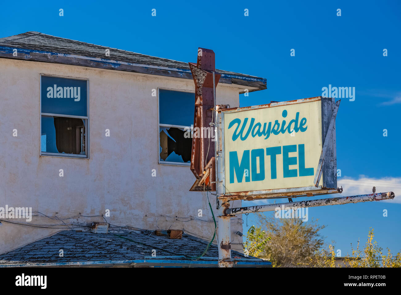 Abbandonato il Motel lungo il tragitto lungo la storica Route 66 in sovvenzioni, Nuovo Messico, Stati Uniti d'America [alcuna proprietà di rilascio; disponibile per editoriale solo licenza] Foto Stock