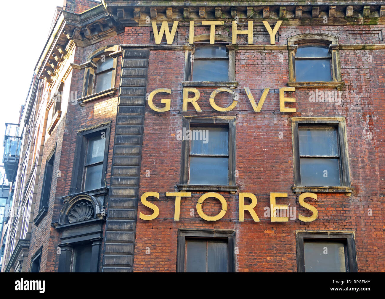 Con i negozi Grove, attrezzature per ufficio, Shude Hill, Manchester City Centre, Lancashire, Inghilterra nord-occidentale, REGNO UNITO, M4 2BJ Foto Stock