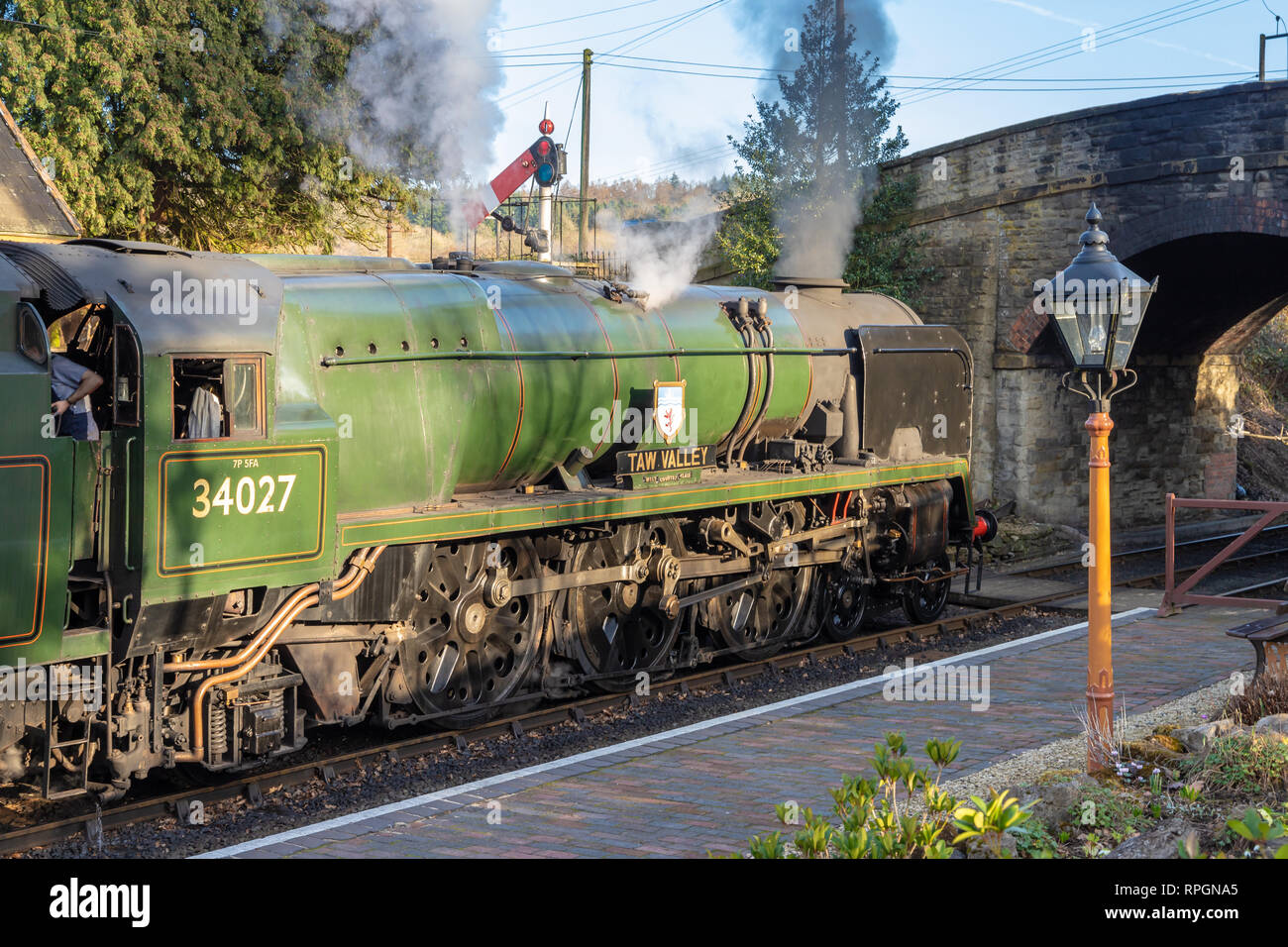 Treni a vapore in Severn Valley Railway nel pittoresco villaggio di Arley in Worcestershire, Regno Unito. Preso il 21 febbraio 2019 Foto Stock