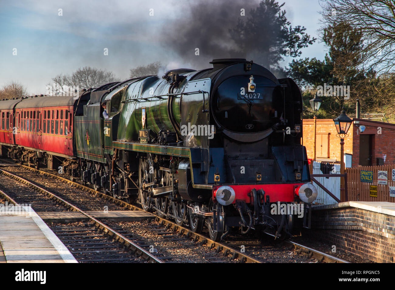 Treni a vapore in Severn Valley Railway nel pittoresco villaggio di Arley in Worcestershire, Regno Unito. Preso il 21 febbraio 2019 Foto Stock
