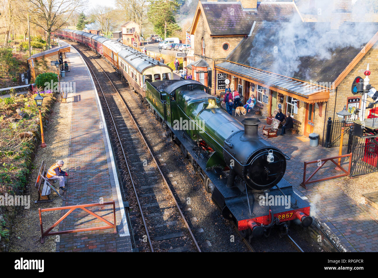 Treni a vapore in Severn Valley Railway nel pittoresco villaggio di Arley in Worcestershire, Regno Unito. Preso il 21 febbraio 2019 Foto Stock