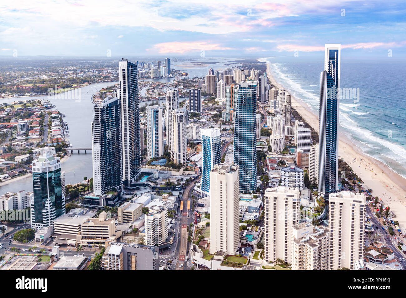 Surfers Paradise elevato aumento skyline di Gold Coast, Queensland, Australia Foto Stock