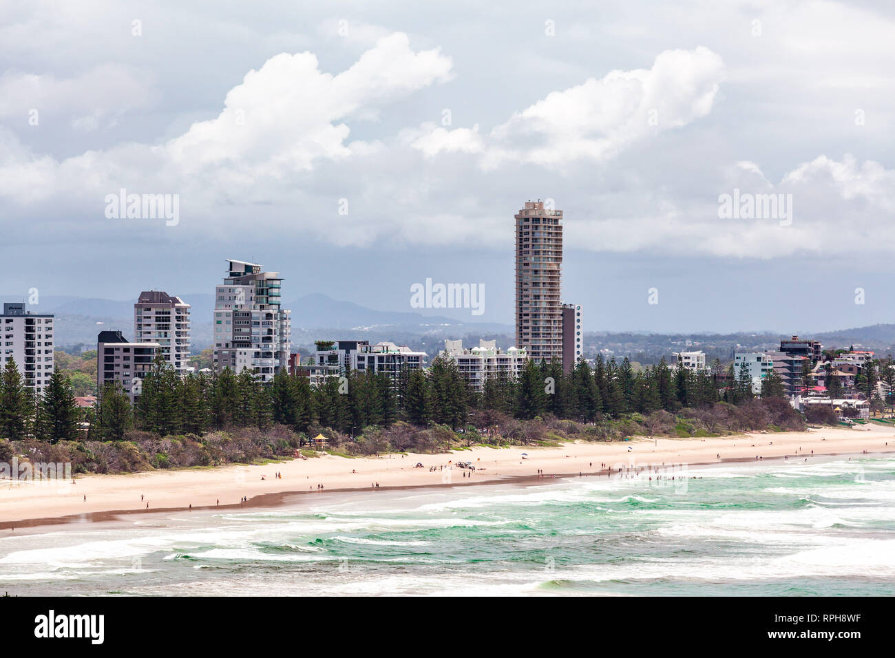 Appartamenti di lusso sul mare in spiaggia a Burleigh capi, Gold Coast, Australia Foto Stock